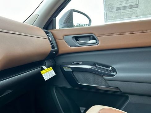 New 2026 Nissan Pathfinder Platinum image 19