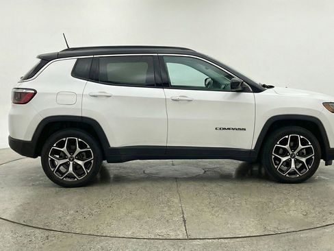 Used 2025 Jeep Compass Limited image 11