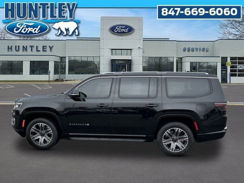 Used 2023 Jeep Wagoneer 4WD w/ Premium Group I image 7