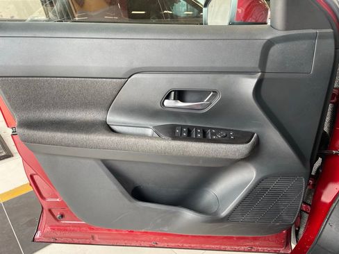 Certified 2025 Nissan Kicks SV FWD image 9