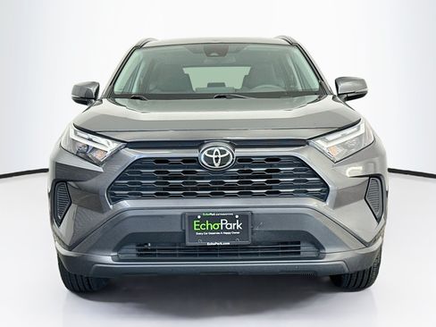 Used 2025 Toyota RAV4 XLE AWD/4WD image 2