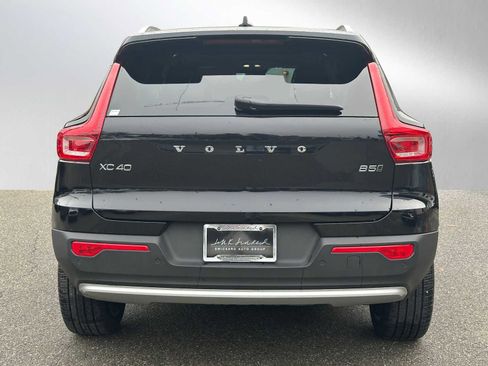 Used 2025 Volvo XC40 B5 Plus w/ Climate Package image 4