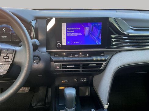 Used 2025 Toyota Camry Hybrid FWD image 7
