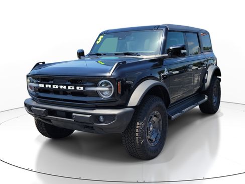 Used 2025 Ford Bronco Outer Banks w/ Sasquatch Package AWD/4WD image 3