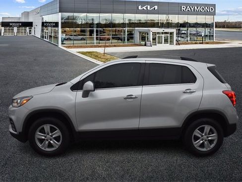 Used 2019 Chevrolet Trax LT w/ LT Convenience Package image 6