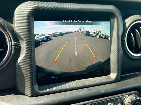 Used 2022 Jeep Wrangler Unlimited Sahara w/ Cold Weather Group AWD/4WD image 14