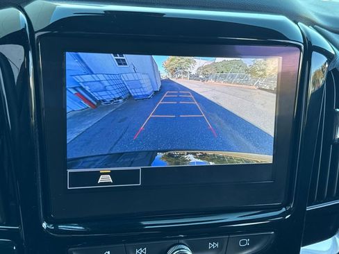 Used 2023 Chevrolet Traverse LT image 19