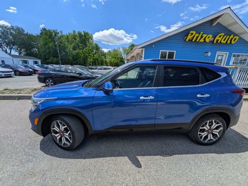 Used 2021 Kia Seltos SX w/ SX Sunroof Package AWD/4WD image 3