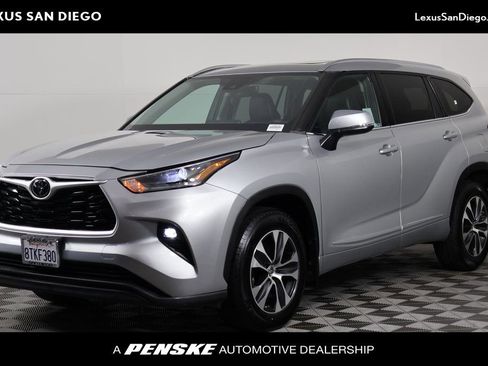 Used 2021 Toyota Highlander XLE FWD image 1