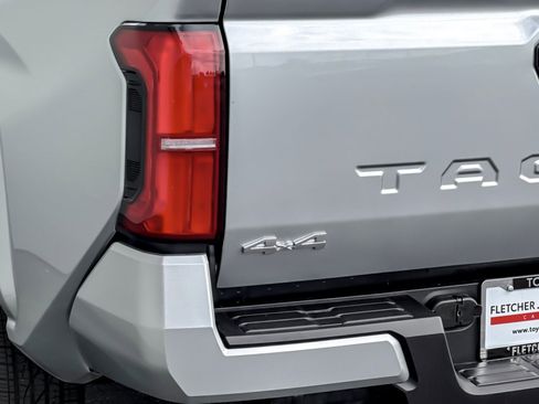 Certified 2025 Toyota Tacoma SR5 image 25
