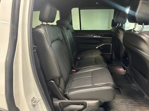 Used 2022 Jeep Wagoneer Series II AWD/4WD image 34