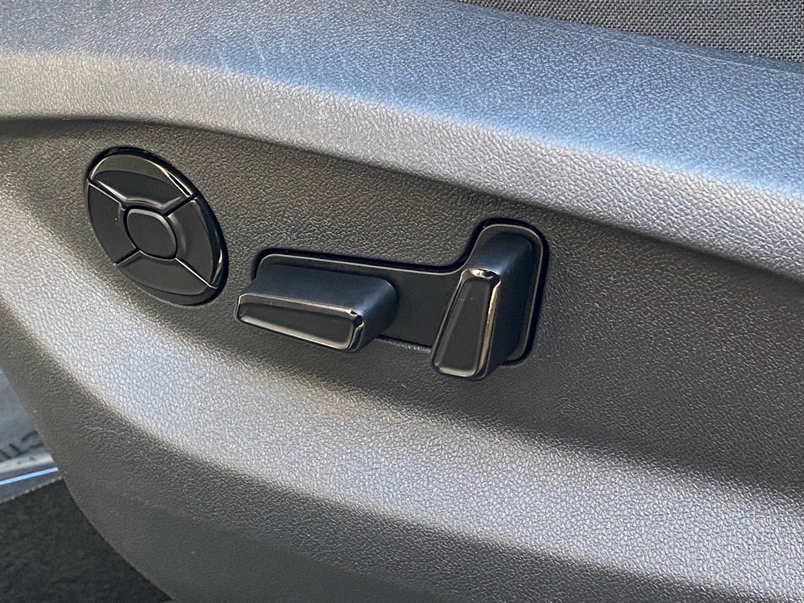 Certified 2026 Volkswagen Tiguan SE FWD image 13
