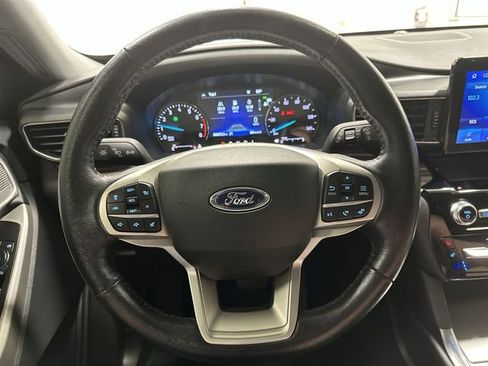 Used 2022 Ford Explorer Limited RWD image 18