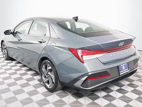 Used 2024 Hyundai Elantra SEL FWD image 8
