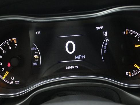 Used 2022 Jeep Grand Cherokee Laredo X image 16