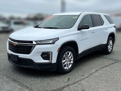 Used 2023 Chevrolet Traverse LS image 1