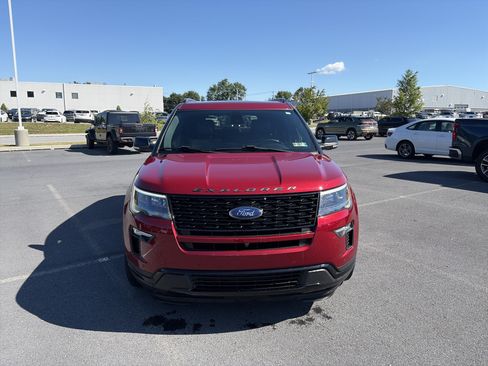 Used 2018 Ford Explorer Sport w/ Equipment Group 401A AWD/4WD image 2