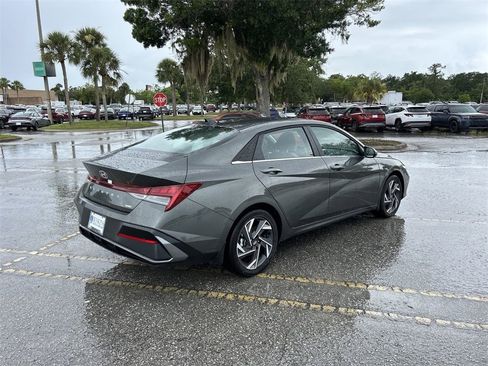 New 2025 Hyundai Elantra Limited image 10