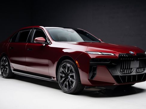 Used 2023 BMW i7 xDrive60 w/ Parking Assistance Package image 87