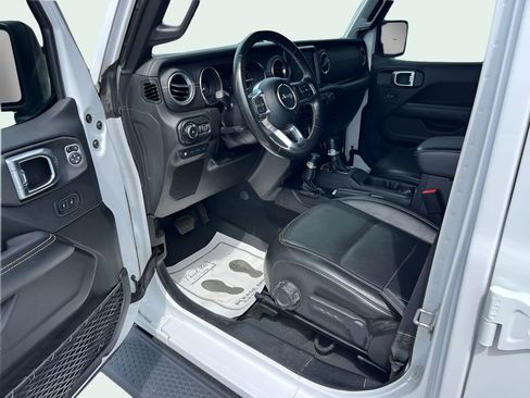 Used 2022 Jeep Wrangler Unlimited Sahara w/ Cold Weather Group AWD/4WD image 10