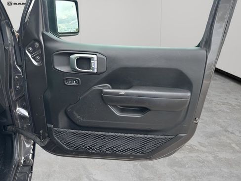Used 2019 Jeep Wrangler Sport S image 13