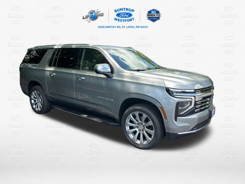 Used 2025 Chevrolet Suburban Premier RWD image 8
