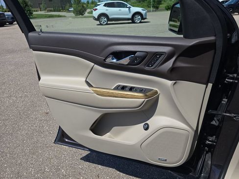 Certified 2019 GMC Acadia Denali w/ Technology Package AWD/4WD image 29