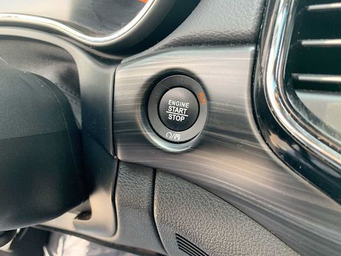 Used 2019 Jeep Grand Cherokee Altitude AWD/4WD image 17