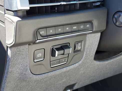 Used 2025 Cadillac Escalade Premium Luxury Platinum AWD/4WD image 9