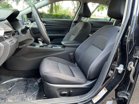 Used 2025 Nissan Altima 2.5 SV FWD image 37
