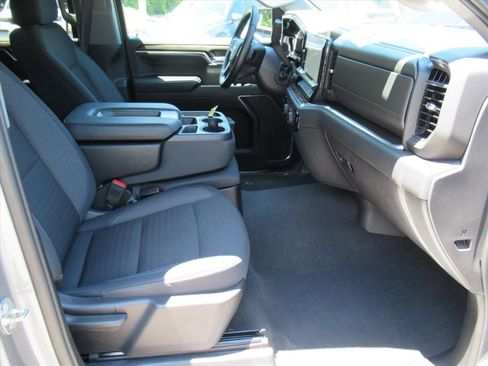 Used 2024 Chevrolet Silverado 1500 LT AWD/4WD image 10