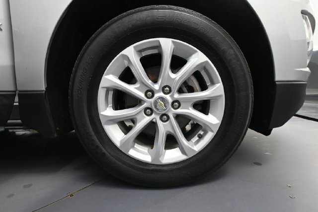 Used 2020 Chevrolet Equinox LS w/ LS Convenience Package AWD/4WD image 11