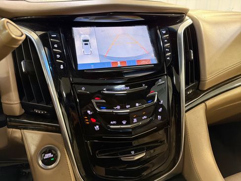 Used 2018 Cadillac Escalade ESV Platinum image 18