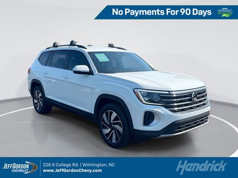 Used 2024 Volkswagen Atlas SE FWD image 1