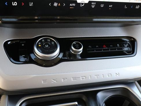 Used 2025 Ford Expedition Active AWD/4WD image 23