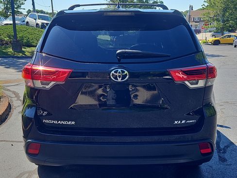 Used 2019 Toyota Highlander XLE AWD/4WD image 27