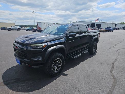 Used 2025 Chevrolet Colorado ZR2 w/ Technology Package AWD/4WD image 3