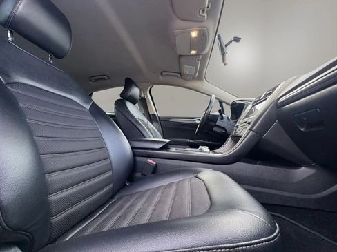 Used 2017 Ford Fusion SE w/ Equipment Group 601A FWD image 15