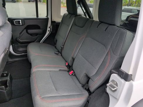 Used 2025 Jeep Wrangler Unlimited Rubicon AWD/4WD image 28