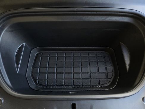 Used 2023 Tesla Model Y Performance image 23