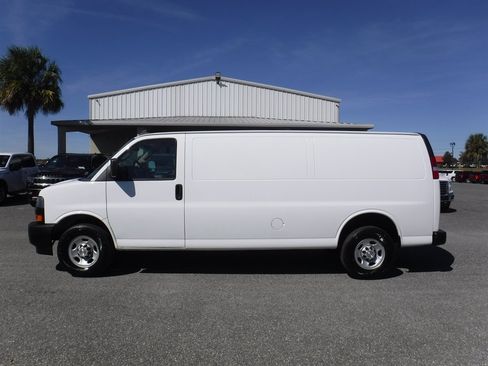 Used 2022 Chevrolet Express 2500 G2500 image 2