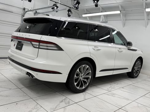 Used 2022 Lincoln Aviator Grand Touring w/ Elements Package Plus image 11