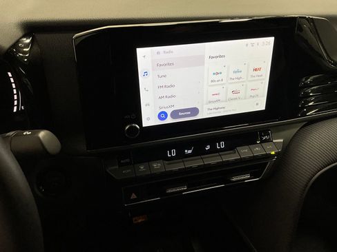 Used 2025 Toyota Camry SE FWD image 6