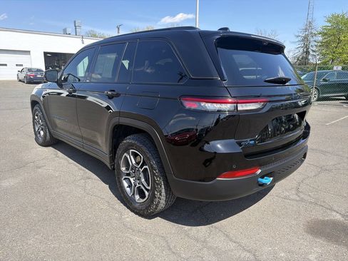 Used 2022 Jeep Grand Cherokee Trailhawk w/ Advanced Protech Group II AWD/4WD image 3