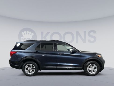 Used 2022 Ford Explorer XLT w/ Equipment Group 202A image 8