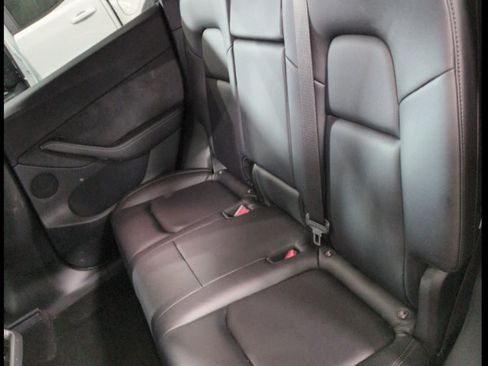 Used 2021 Tesla Model Y Long Range image 6