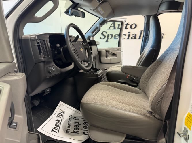 Used 2025 Chevrolet Express 3500 LT w/ LT Preferred Equipment Group RWD image 10