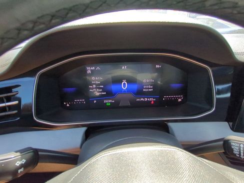 Used 2025 Volkswagen Jetta SE FWD image 16