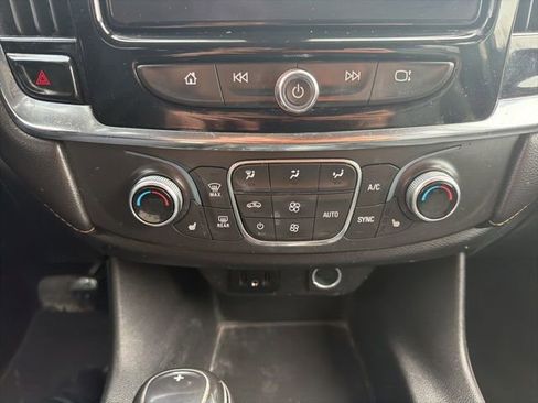 Used 2019 Chevrolet Traverse LT w/ LT Premium Package image 19