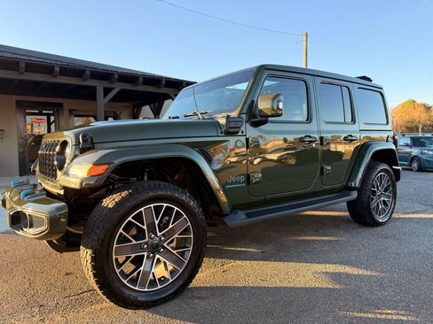 Used 2024 Jeep Wrangler High Altitude AWD/4WD image 2